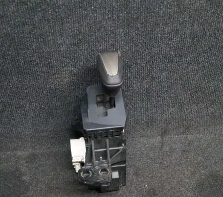 Lexus CT 200H Gear shifter/selector 75C832