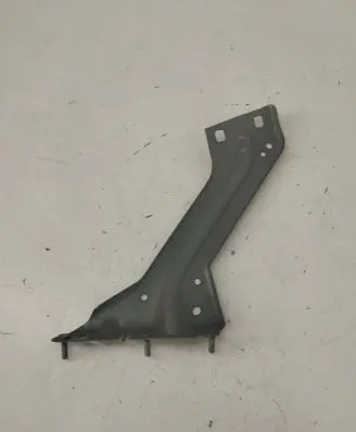 Audi Q5 SQ5 Fender mounting bracket 8R0821135