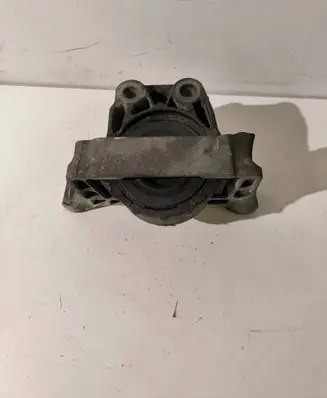 Ford Kuga I Engine mount bracket 102730848