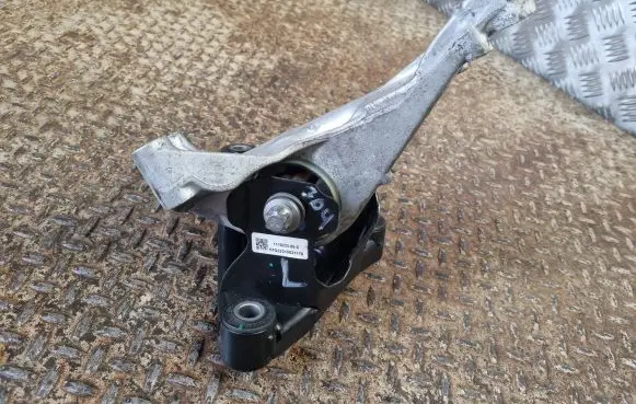 Tesla Model Y Engine mounting bracket 109533800D 111023300C
