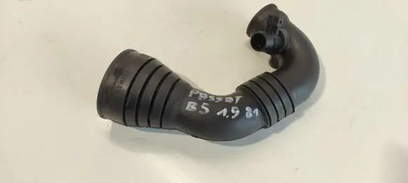 Engine coolant pipe/hose