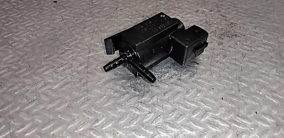 BMW 3 E90 E91 Turbo solenoid valve 70231800 7810831 11T182