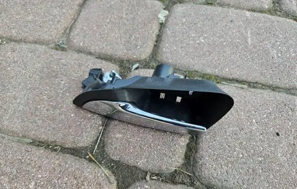Opel Insignia A Front door interior handle 13582163