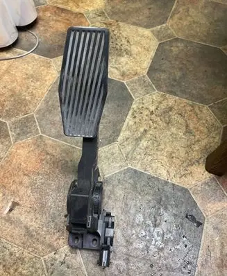 Toyota Land Cruiser (J100) Accelerator throttle pedal 0281002278 09128851