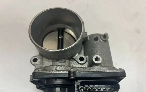 Mazda 3 III Throttle body valve PEAR13640