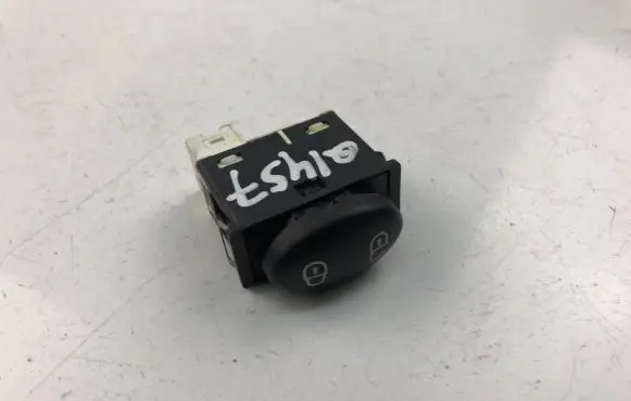 Rover 75 Central locking switch button YUF000360