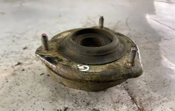 Hyundai Accent Coil spring/strut mount 