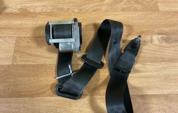Ford C-MAX II Front seatbelt 615874900 006L000