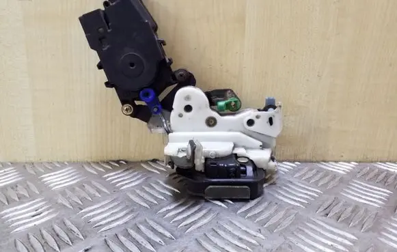 Subaru Forester SF Rear door lock