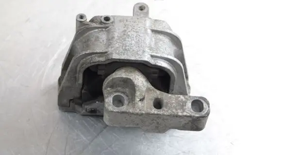 Volkswagen Golf V Engine mount bracket 1K0199262
