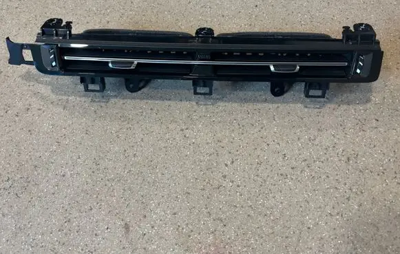 BMW X1 U11 Dash center air vent grill 9483383