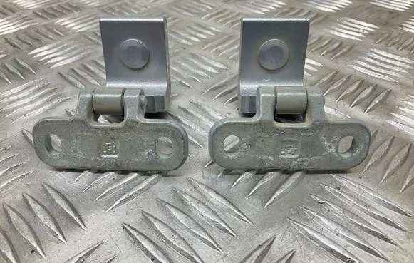 Audi A3 S3 8V Tailgate/trunk/boot hinge 8V3827299B