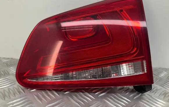 Volkswagen Touareg II Tailgate rear/tail lights 7P6945094A