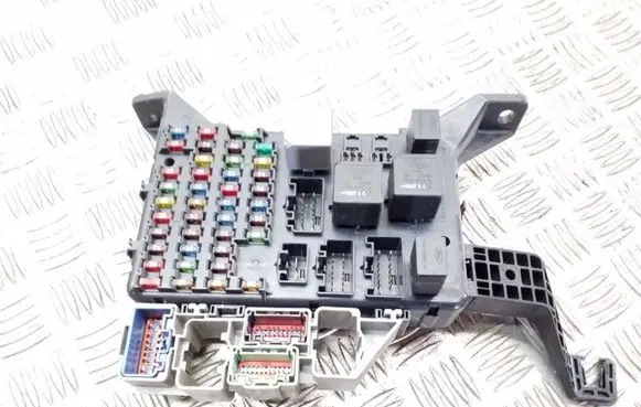 Jaguar X-Type Fuse module