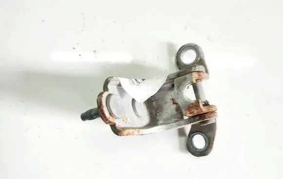 Honda FR-V Rear door lower hinge