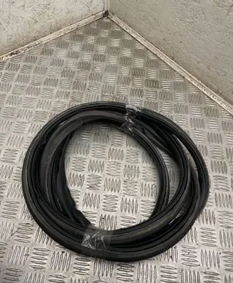 Honda CR-V Front door rubber seal 