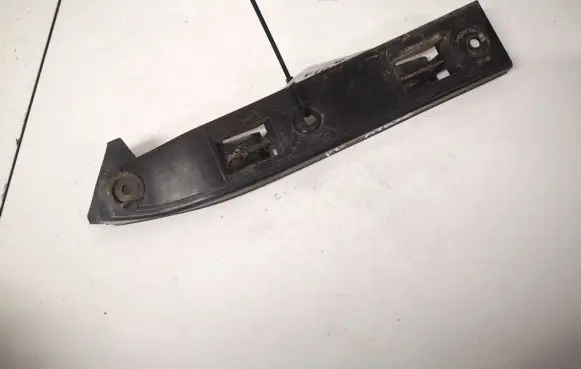Front bumper mounting bracket