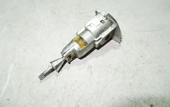 Volkswagen Golf VI Front door lock (next to the handle) 5K0837167