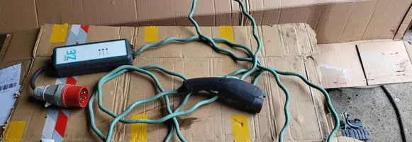 Renault Kangoo II Battery charger (optional) 296950792R AC220V240V 1A4123080079