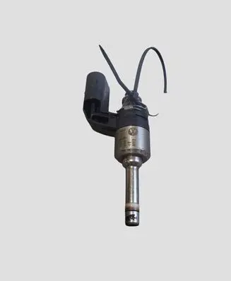 Volkswagen Golf VI Fuel injector 03C906036F