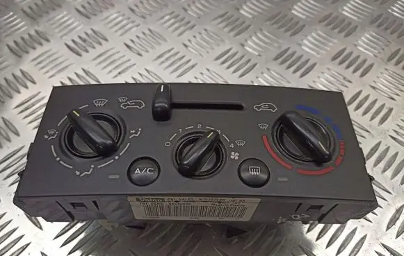 Peugeot 207 Interior fan control switch N102079BR