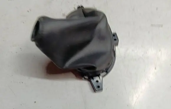 Nissan Note (E12) Gear shifter surround trim plastic 5682