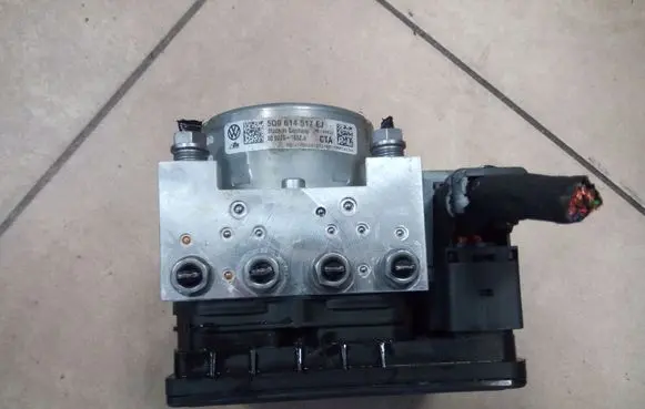 Volkswagen Touran III ABS Pump 5Q0614517EJ NE55163