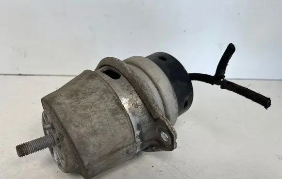 Engine mount bracket