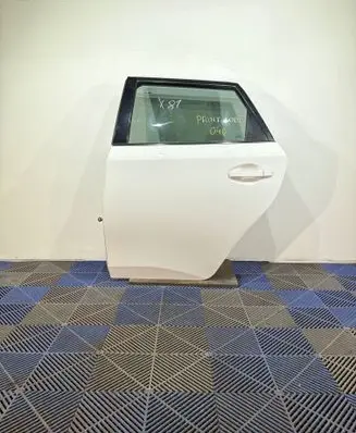 Toyota Auris E180 Rear door 