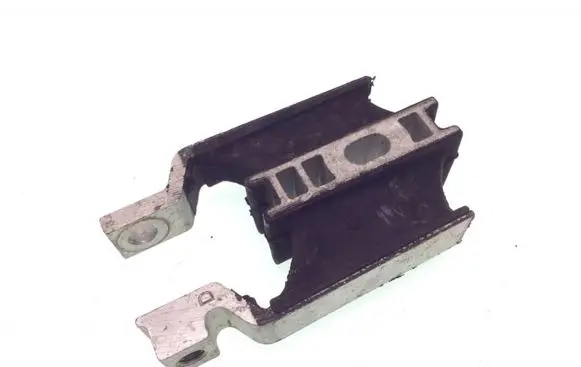 Volvo XC90 Engine mount bracket 31330594