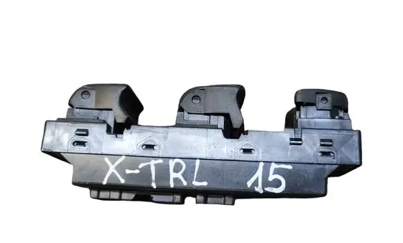 Nissan X-Trail T32 Electric window control switch 15312SN