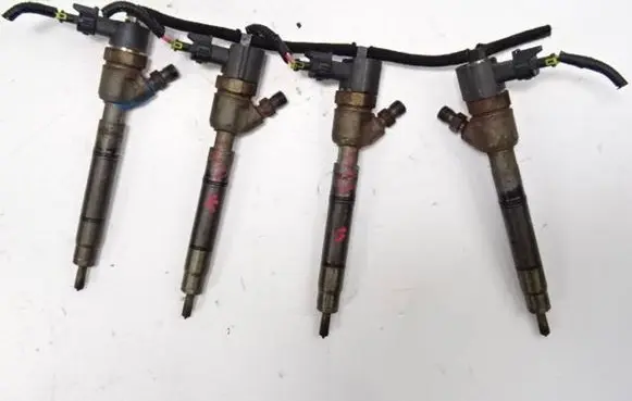 Hyundai i20 (PB PBT) Fuel injectors set 0445110320