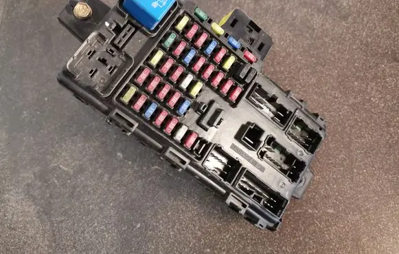 Hyundai Santa Fe Fuse module 9540026501