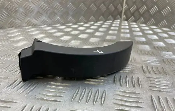 BMW 5 G30 G31 Other trunk/boot trim element 7390403