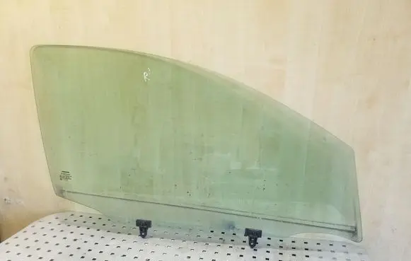 Nissan Qashqai Front door window glass four-door