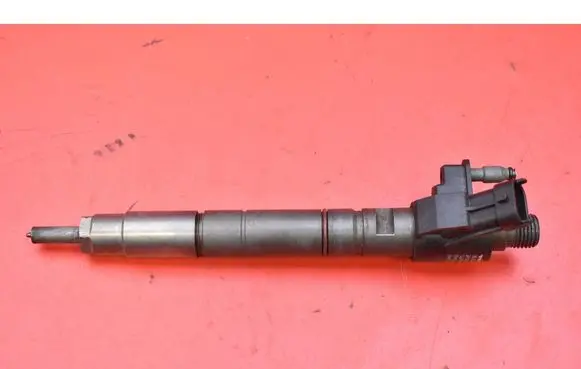 Volvo S60 Fuel injector 31303238