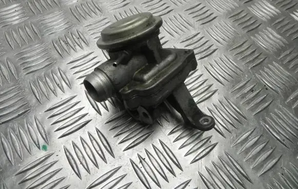 Mercedes-Benz ML W164 EGR valve A15614010 VD11452