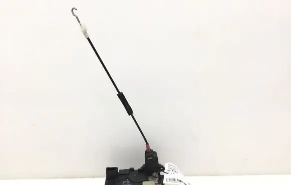 Opel Astra H Rear door lock 13106003
