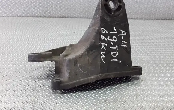 Audi A4 S4 B5 8D Gearbox mounting bracket 8D0399114L