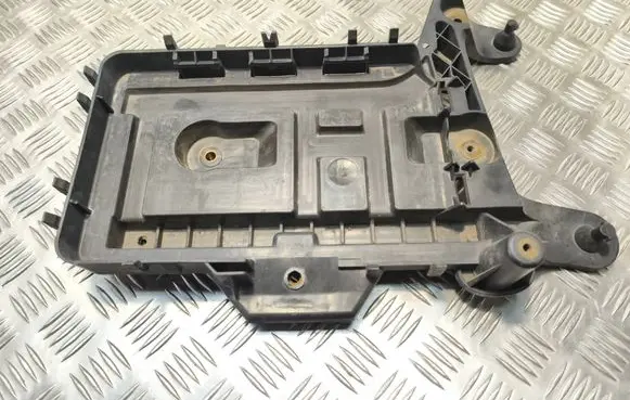 Volkswagen PASSAT B6 Battery tray 1K0915333C