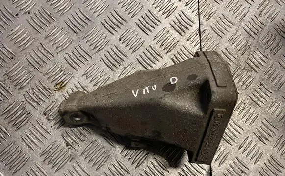 Mercedes-Benz Vito Viano W639 Engine mounting bracket a6462230204
