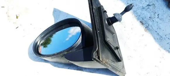 Peugeot 107 Front door electric wing mirror E11026230