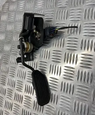 Toyota Avensis T250 Accelerator throttle pedal 8928152011