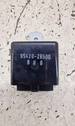 Hyundai Santa Fe Window wiper relay 954202B500