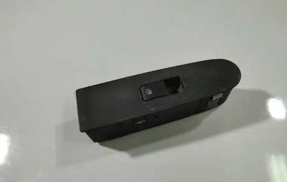 Opel Omega B2 Electric window control switch 53239706