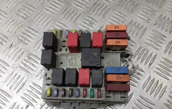 Alfa Romeo GT Fuse box cover 51742420