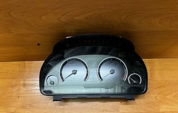 Speedometer (instrument cluster)