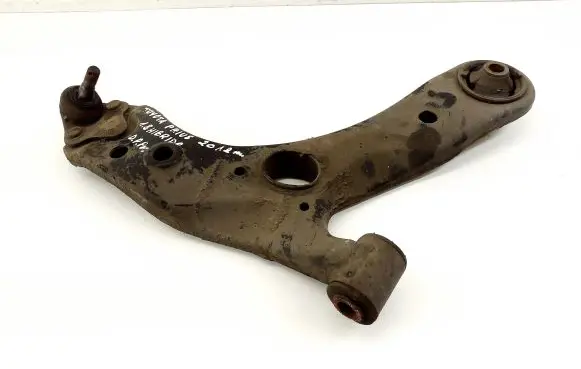 Toyota Prius (XW30) Front lower control arm/wishbone