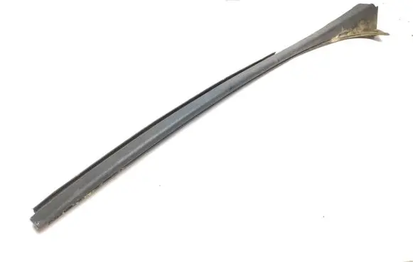 Renault Trafic III (X82) Front door glass trim molding 727018104R 727618104R