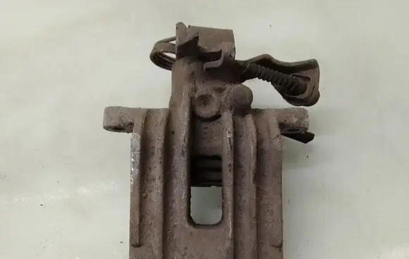 Volkswagen PASSAT B5 Rear brake caliper 